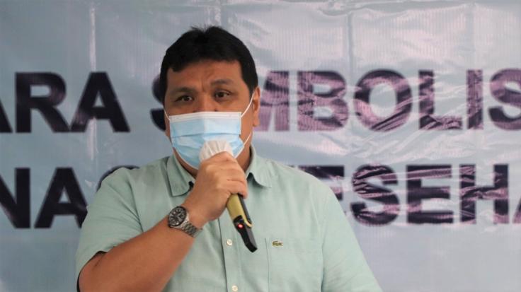 Penyerahan Secara Simbolis 6 (enam) Standar Profesi Tenaga Kesehatan
