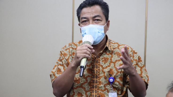 Penyerahan Secara Simbolis 6 (enam) Standar Profesi Tenaga Kesehatan
