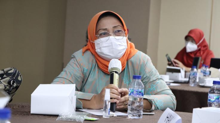 Penyerahan Secara Simbolis 6 (enam) Standar Profesi Tenaga Kesehatan